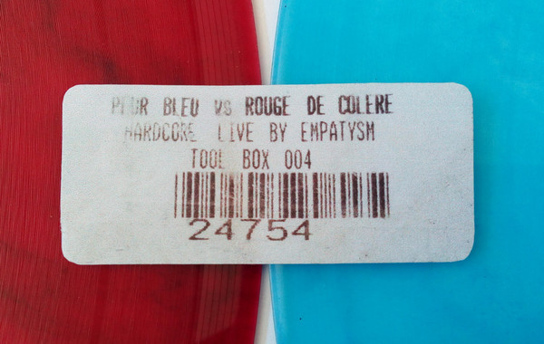 Peur Bleue vs. Rouge De Colère