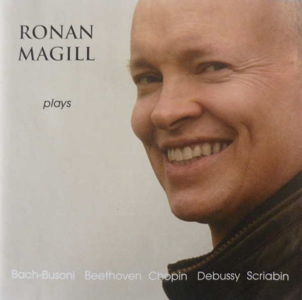 Plays : Bach-Busoni, Beethoven, Chopin, Debussy, Scriabin