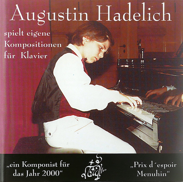 Spielt Eigene Kompositionen Für Klavier