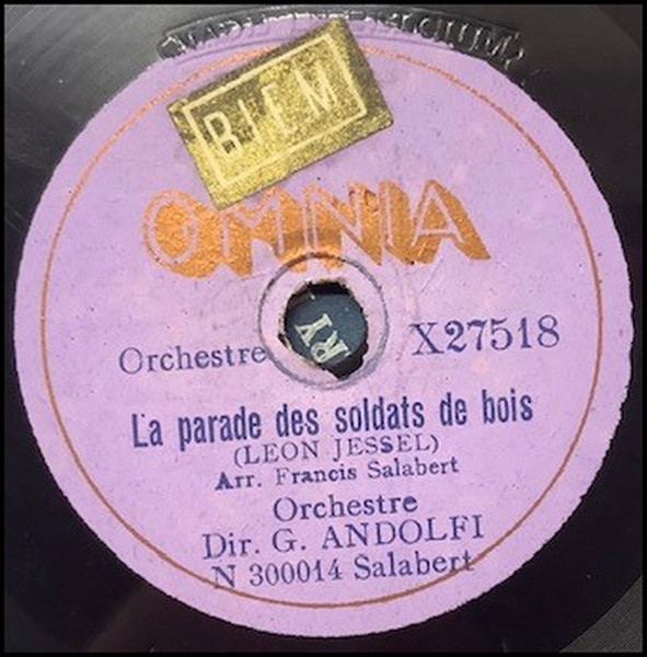 La Parade Des Soldats De Bois / Angela Mia