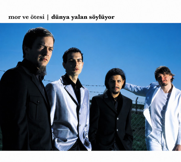 Dünya Yalan Söylüyor