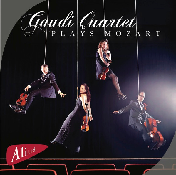 Plays Mozart