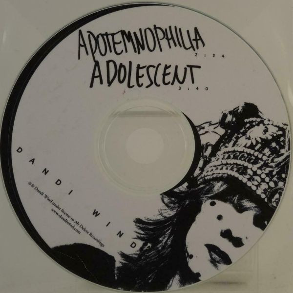 Apotemnophilia / Adolescent