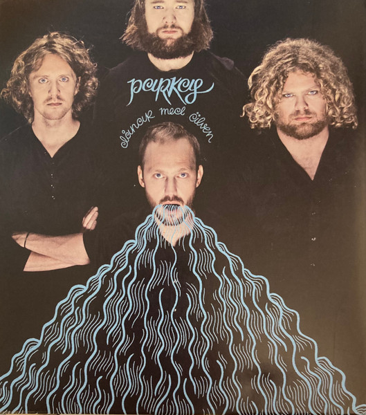 Dånar Med Älven
