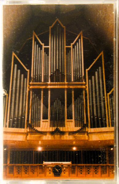 Noella Genest À L'Orgue De La Basilique Notre-Dame Du Cap