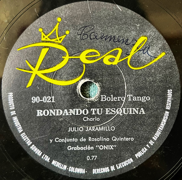De Un Viejo Amor / Rondando Tu Esquina