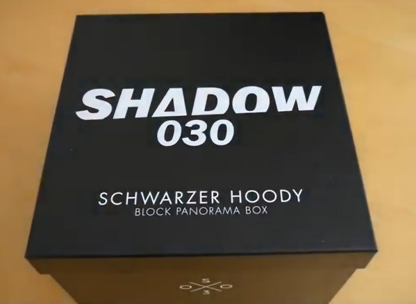 Schwarzer Hoody (Ltd. Block Panorama Box)