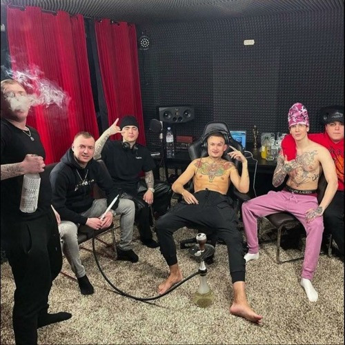 Молодой 