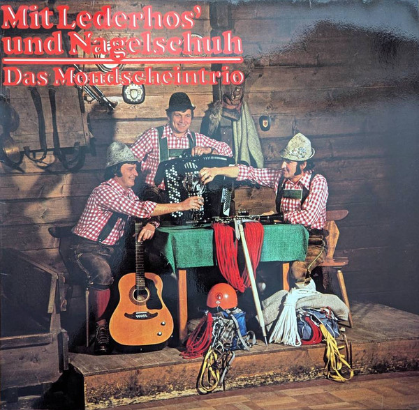 Mit Lederhos' Und Nagelschuh