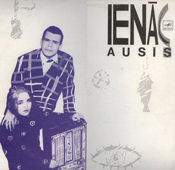 Ienāc Ausīs