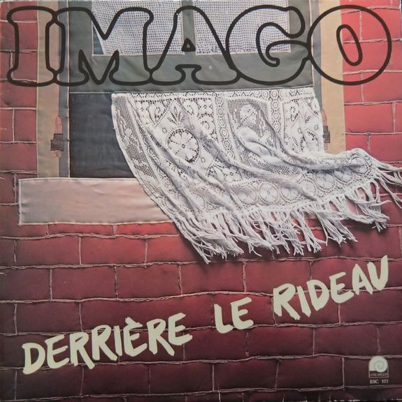 Derrière Le Rideau