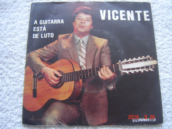 A Guitarra Está De Luto