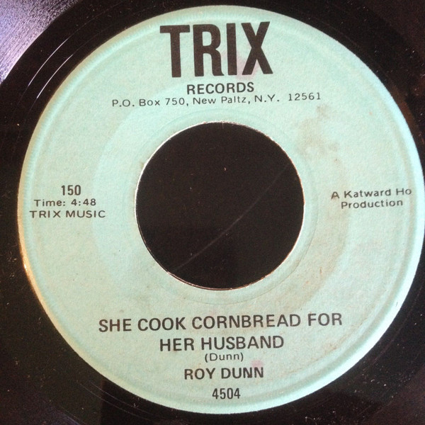 She Cook Cornbread For Her Husband / Tired Of Living A Bachelor