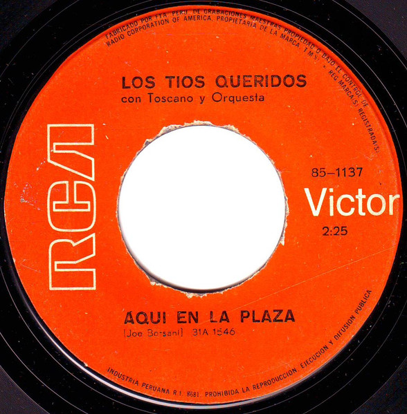 Aqui En La Plaza